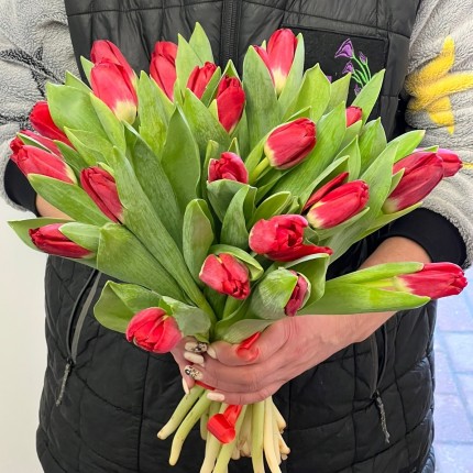 Букет красных тюльпанов на 8 марта с доставкой в Ростове-на-Дону