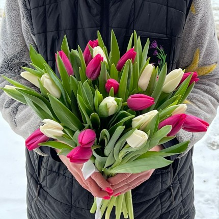 Букет из белых ирозовых тюльпанов - купить с доставкой в Ростове-на-Дону